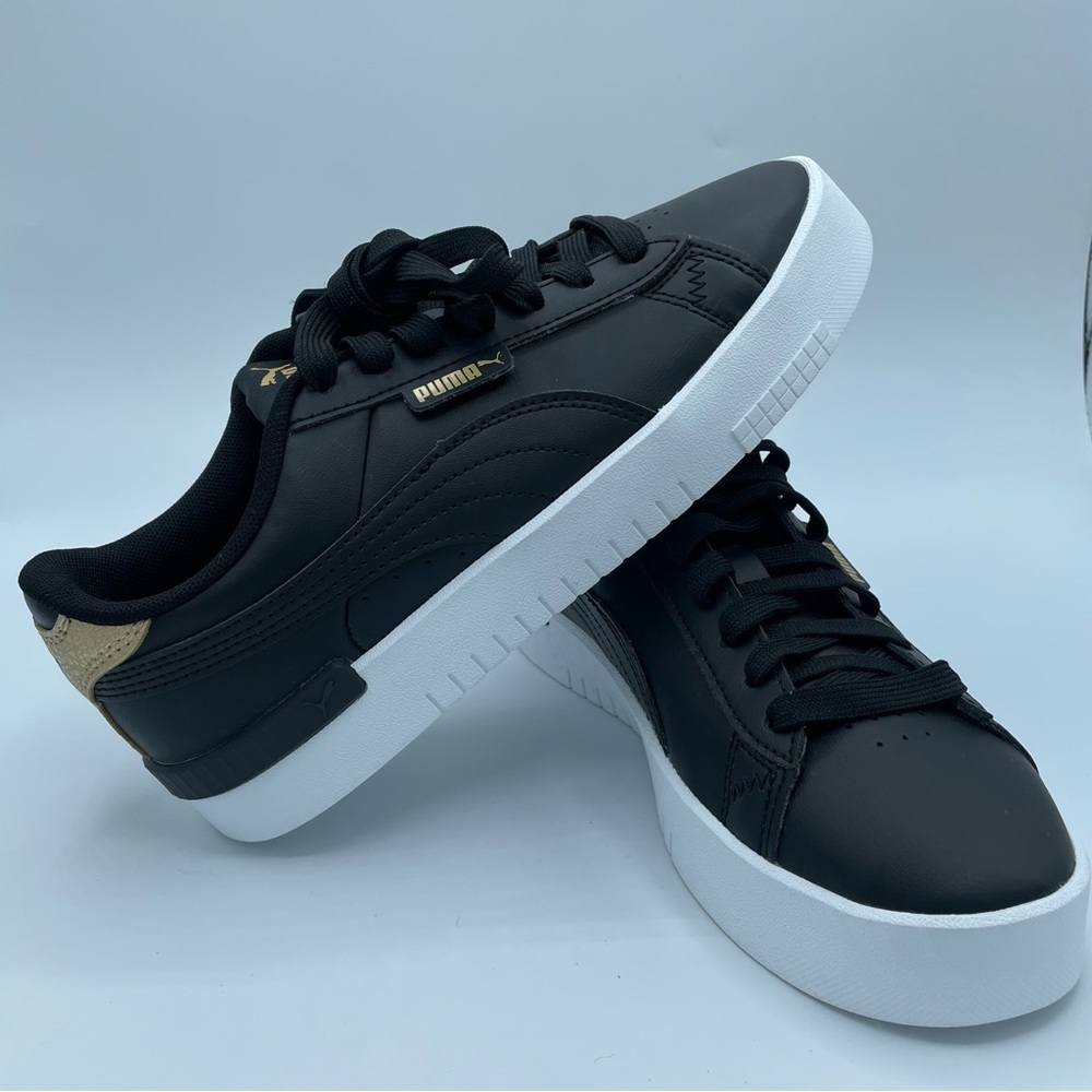 Women’s Jada Distressed Sneaker